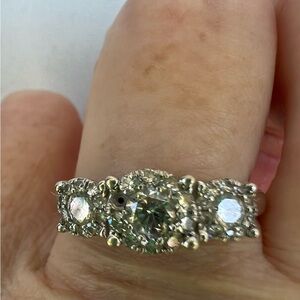 14t White Gold With Approx 32 Natural Diamonds Size 7 * READ *
